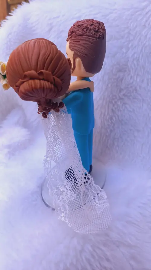 Topo de bolo biscuit noivinhos para casamento 2