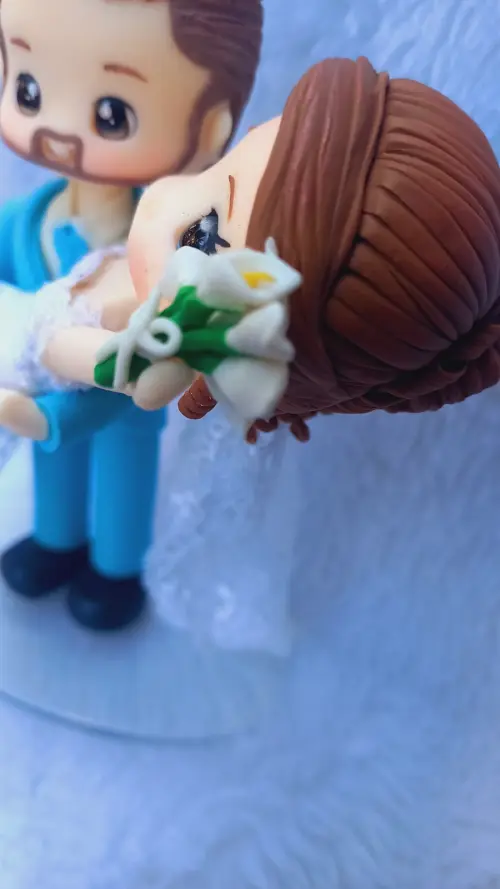 Topo de bolo biscuit noivinhos para casamento 2
