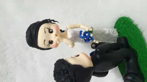 Topo de bolo biscuit noivinhos para casamento 11