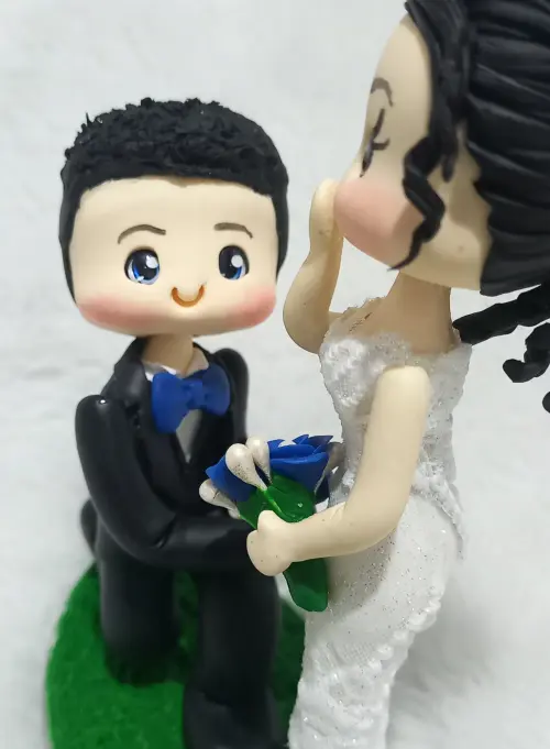 Topo de bolo biscuit noivinhos para casamento 11