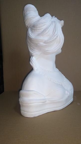 Busto Cigana Imagem Mestra Luziara da Jurema em Gesso Cru