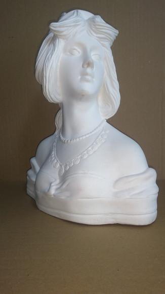 Busto Cigana Imagem Mestra Luziara da Jurema em Gesso Cru