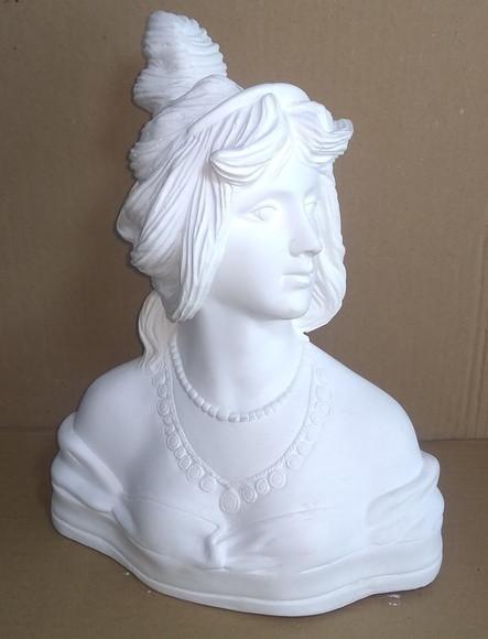 Busto Cigana Imagem Mestra Luziara da Jurema em Gesso Cru