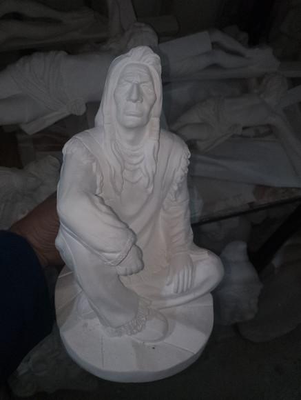 Caboclo Pajé Sentado Imagem Índio Paje Escultura Gesso Cru