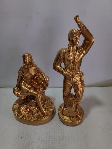 Casal de Ciganos do Ouro Cigana Sentada e Cigano Milionário