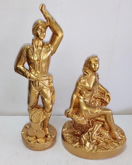 Casal de Ciganos do Ouro Cigana Sentada e Cigano Milionário