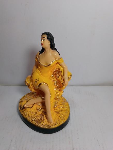 Cigana do Ouro Sentada Imagem da Cigana Ouro Sentada