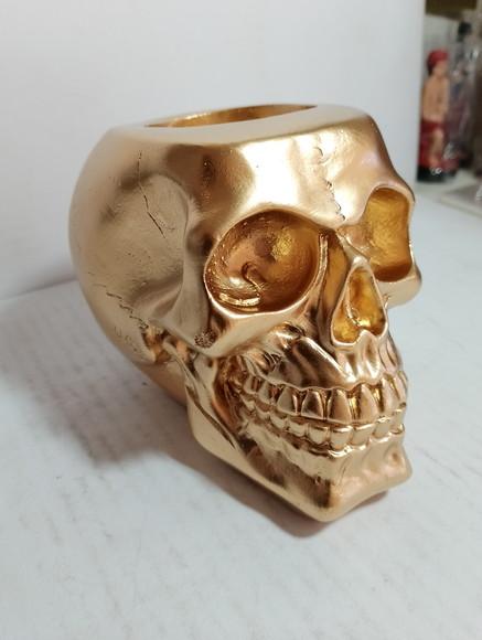 Cranio Craveira com Local de Colocar Vela de 7 Dias Dourada