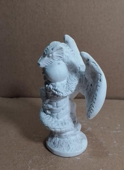 Dragão na Torre Escultura em Gesso Cru