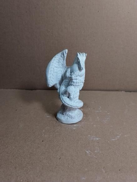 Dragão na Torre Escultura em Gesso Cru
