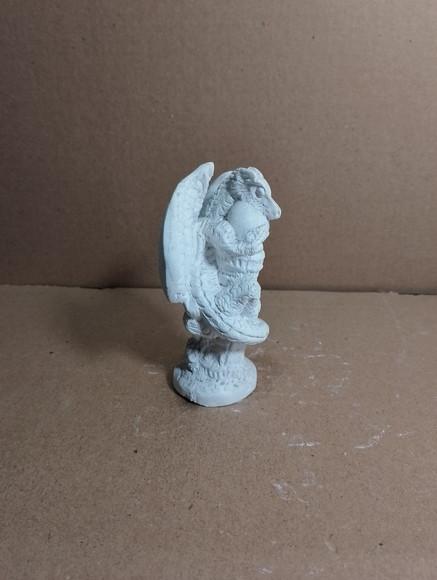 Dragão na Torre Escultura em Gesso Cru