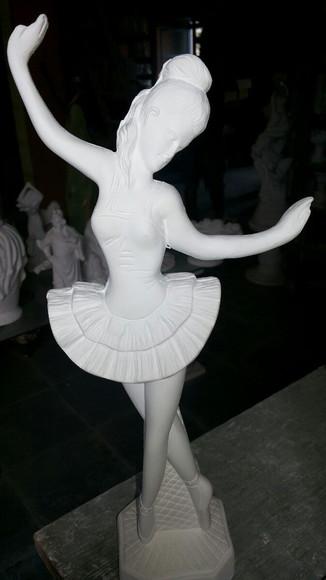 Escultura Bailarina Imagem em Gesso Cru para Pintar