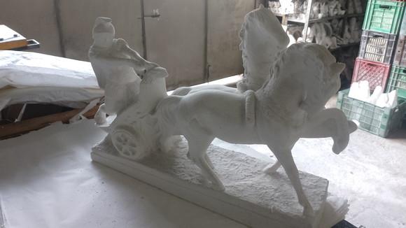 Escultura Biga Romana Imagem em Gesso para Pintar