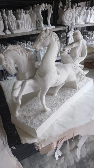 Escultura Biga Romana Imagem em Gesso para Pintar