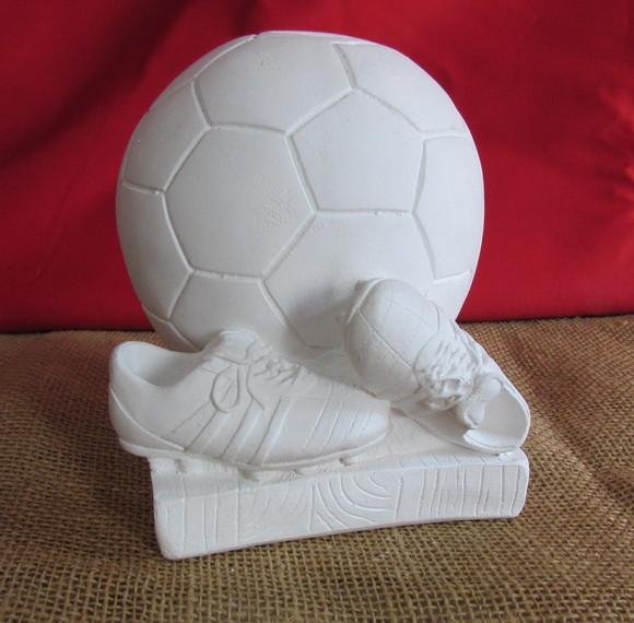 Escultura Bola com Chuteira para Pintar Cofre de Dinheiro