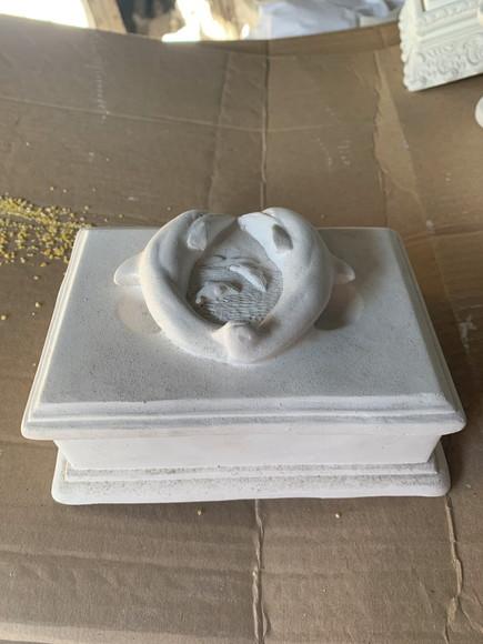 Escultura Caixa Golfinho Imagem em Gesso Cru para Pintar