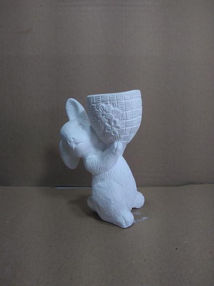 Escultura Coelho com Cesto para o Alto para Pintar