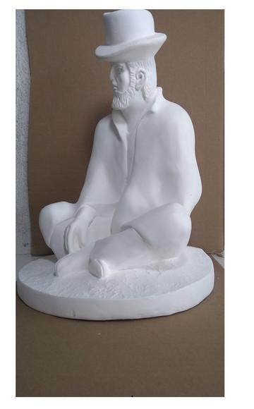Escultura Exu Capa Preta Sentado com Cartola em Gesso Cru
