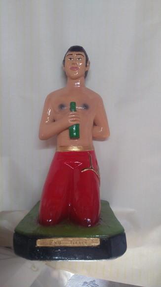 Escultura Exu Tiriri Ajoelhado Imagem Titi Grande em Gesso