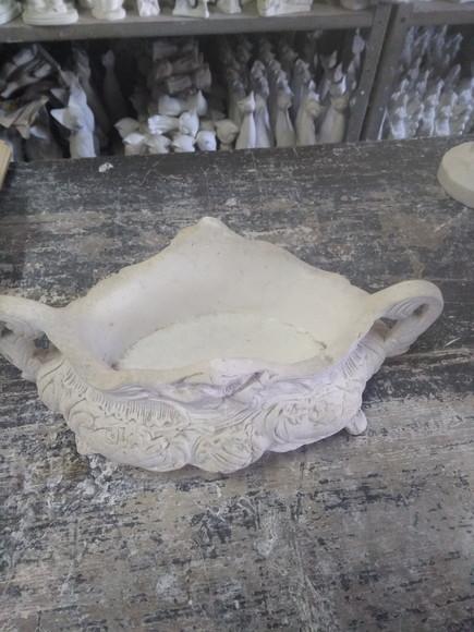 Escultura Floreira Grega Cesta de Mesa Linda com Vão no Meio