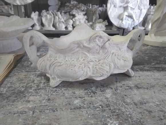 Escultura Floreira Grega Cesta de Mesa Linda com Vão no Meio