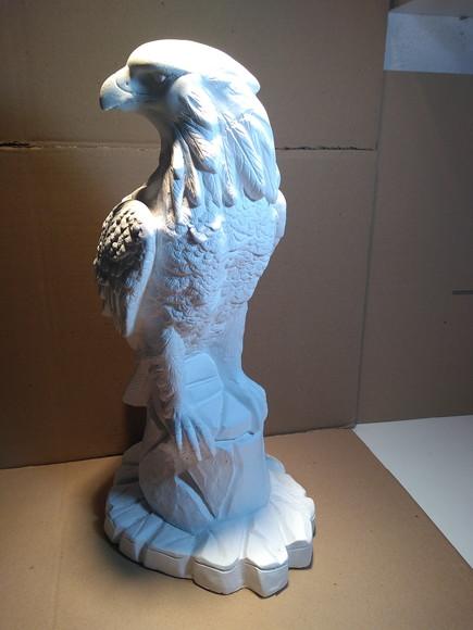 Escultura Gavião Imagem do Gavião em Gesso Cru Grande 47cm