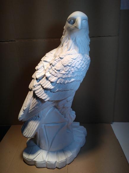 Escultura Gavião Imagem do Gavião em Gesso Cru Grande 47cm