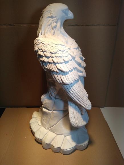 Escultura Gavião Imagem do Gavião em Gesso Cru Grande 47cm