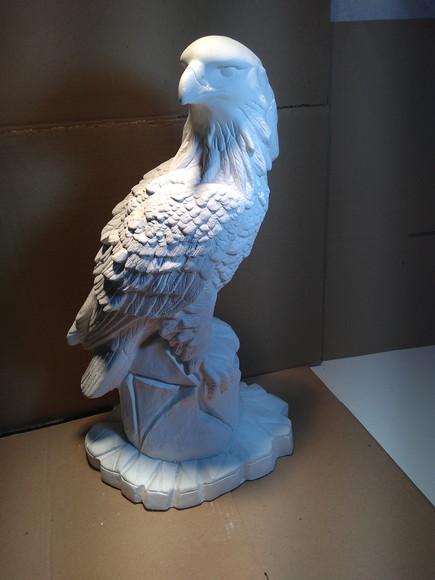 Escultura Gavião Imagem do Gavião em Gesso Cru Grande 47cm
