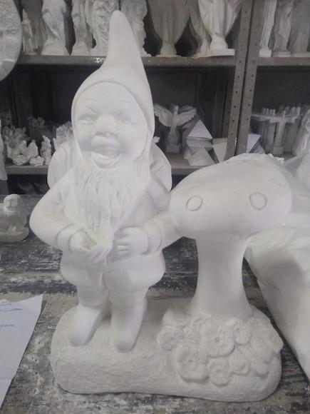 Escultura Gnomo Cogumelo em Gesso Cru para Pintar