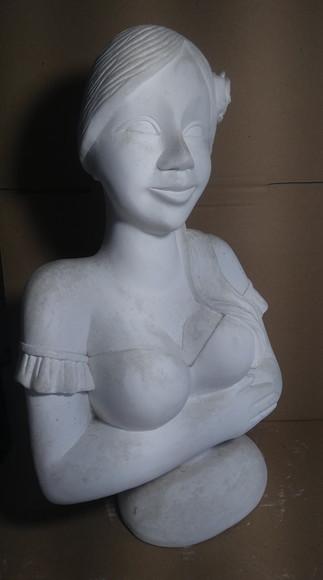 Escultura Namoradeira Luiza em Gesso Cru para Pintar