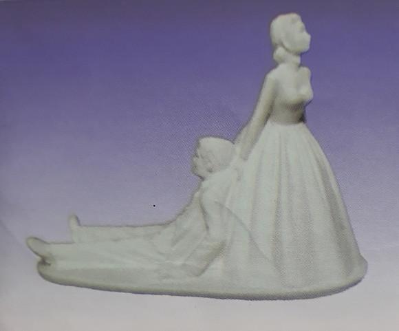 Escultura Noivo Arrastado pela Noiva em Gesso para Pintar