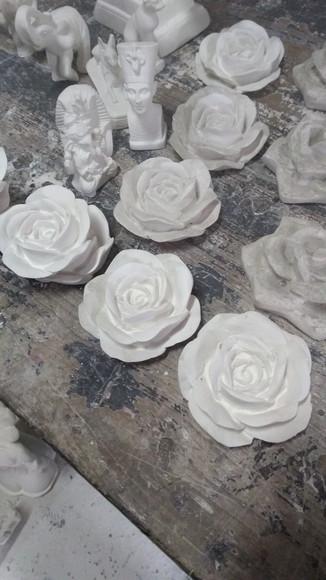 Escultura Rosa Imagem Rosa em Botão Aberta