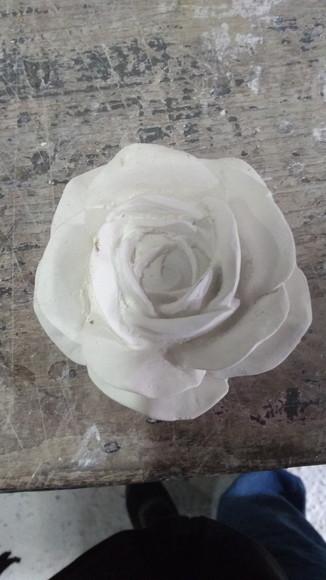 Escultura Rosa Imagem Rosa em Botão Aberta