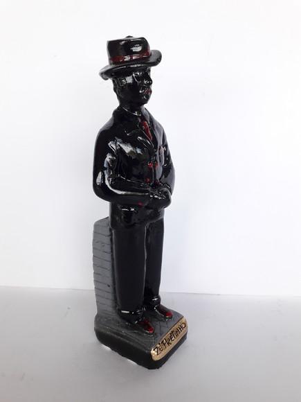 Escultura Zé Pretinho Imagem do Malandro Zé Pretinho Nova