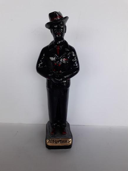 Escultura Zé Pretinho Imagem do Malandro Zé Pretinho Nova