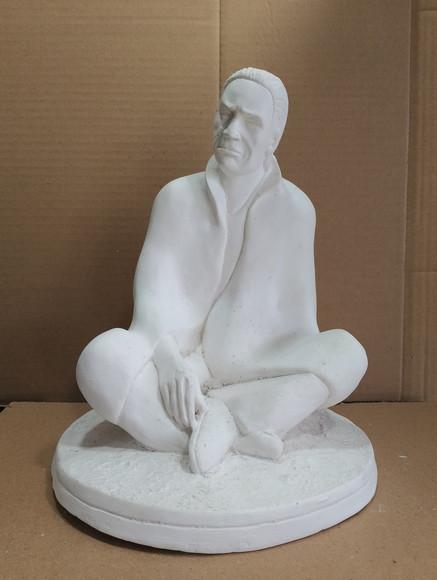 Exu Capa Preta Sentado Imagem Exu Escultura em Gesso Cru