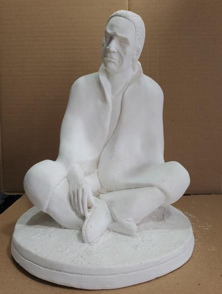 Exu Capa Preta Sentado Imagem Exu Escultura em Gesso Cru
