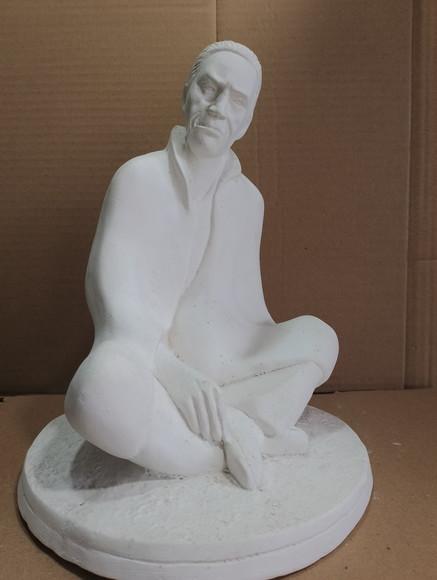 Exu Capa Preta Sentado Imagem Exu Escultura em Gesso Cru