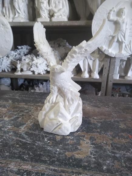 Imagem Águia Escultura em Gesso Cru para Pintar