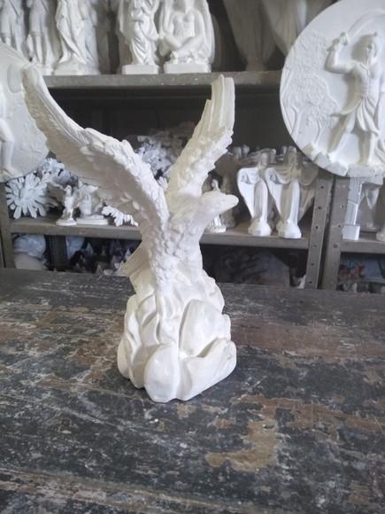 Imagem Águia Escultura em Gesso Cru para Pintar