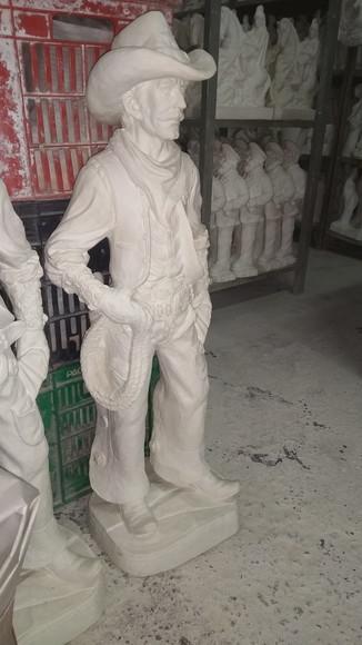 Imagem Baiano peão Boiadeiro escultura vaqueiro gesso cru