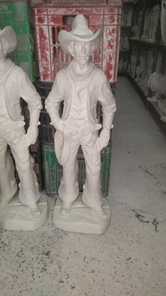 Imagem Baiano peão Boiadeiro escultura vaqueiro gesso cru