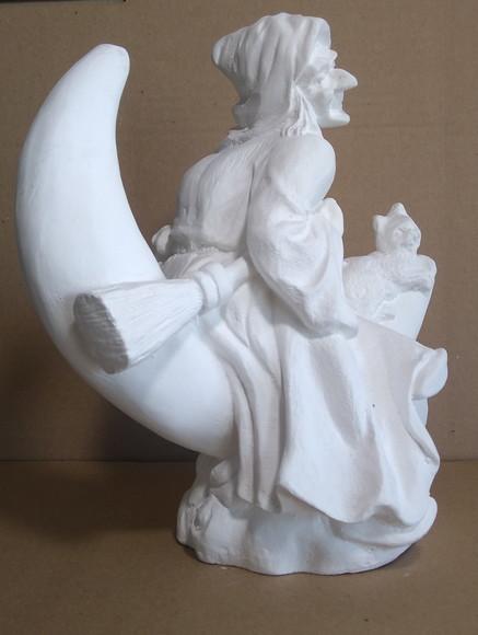 Imagem Bruxa na Lua Escultura em Gesso Cru da Bruxa na Lua