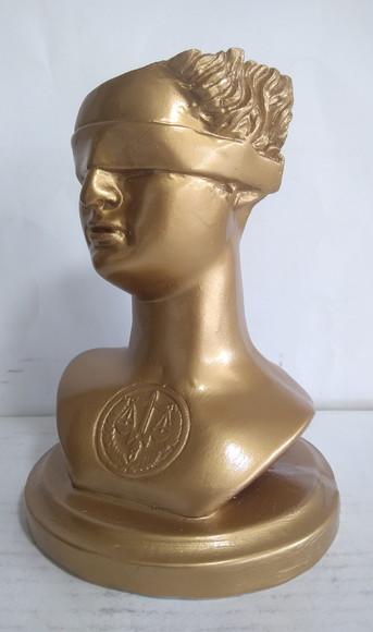 Imagem Busto Deusa da Justiça Escultura da Justiça Dourado
