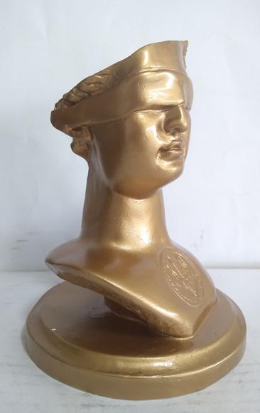 Imagem Busto Deusa da Justiça Escultura da Justiça Dourado