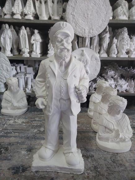 Imagem Capitão do Mar Escultura Marinheiro em Gesso Cru