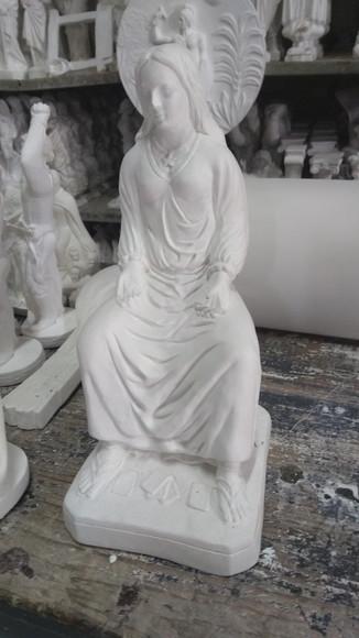 Imagem Cigana com Cartas Sentada Escultura em Gesso Cru