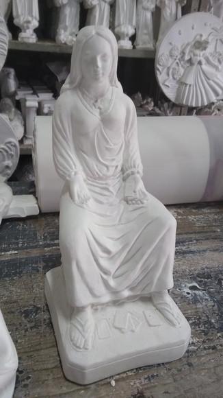 Imagem Cigana com Cartas Sentada Escultura em Gesso Cru