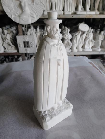 Imagem Exu Capa Preta das Encruzilhadas Escultura Gesso Cru